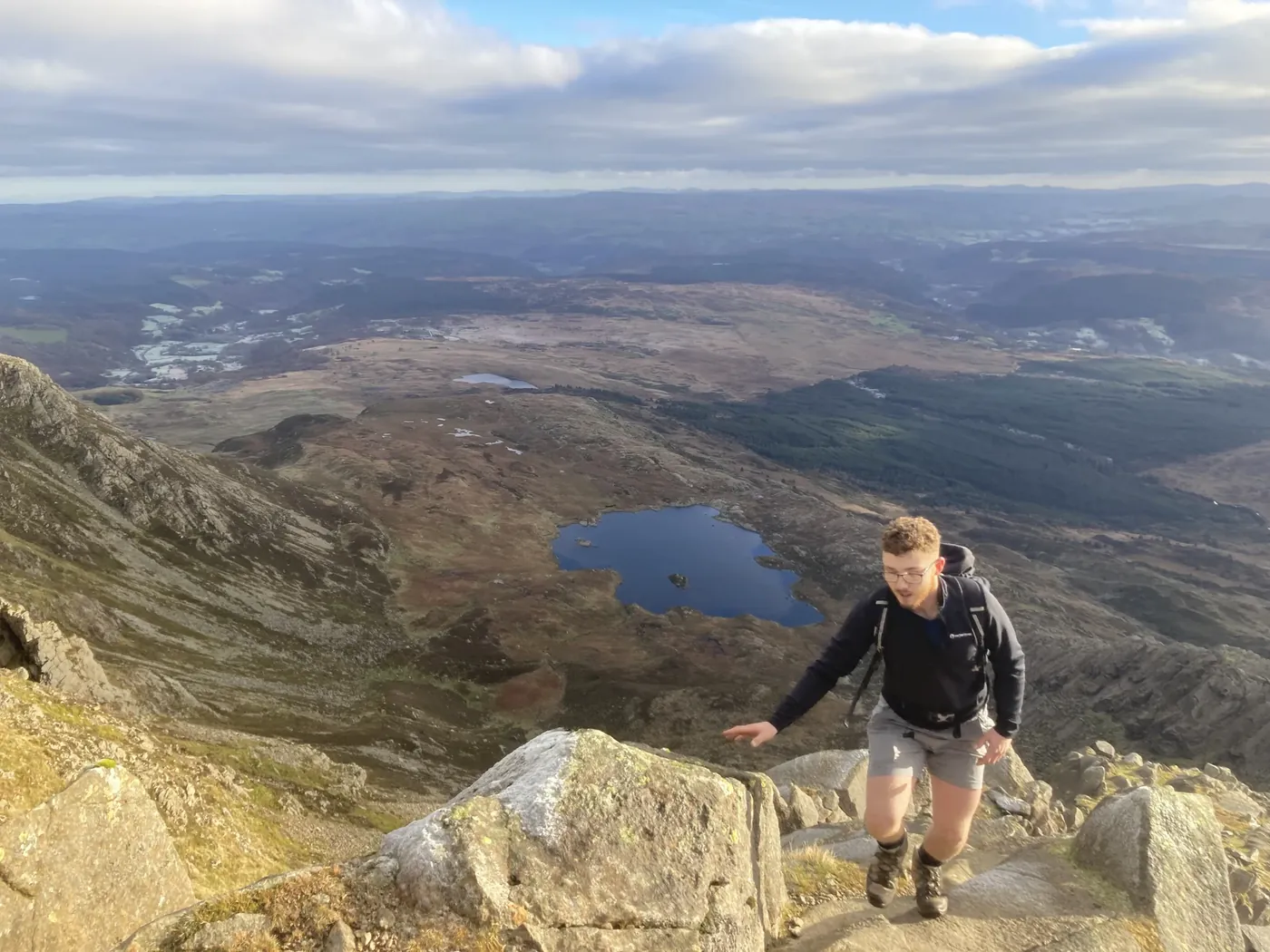 Top out on Daear Ddu ridge on Moel Siabod